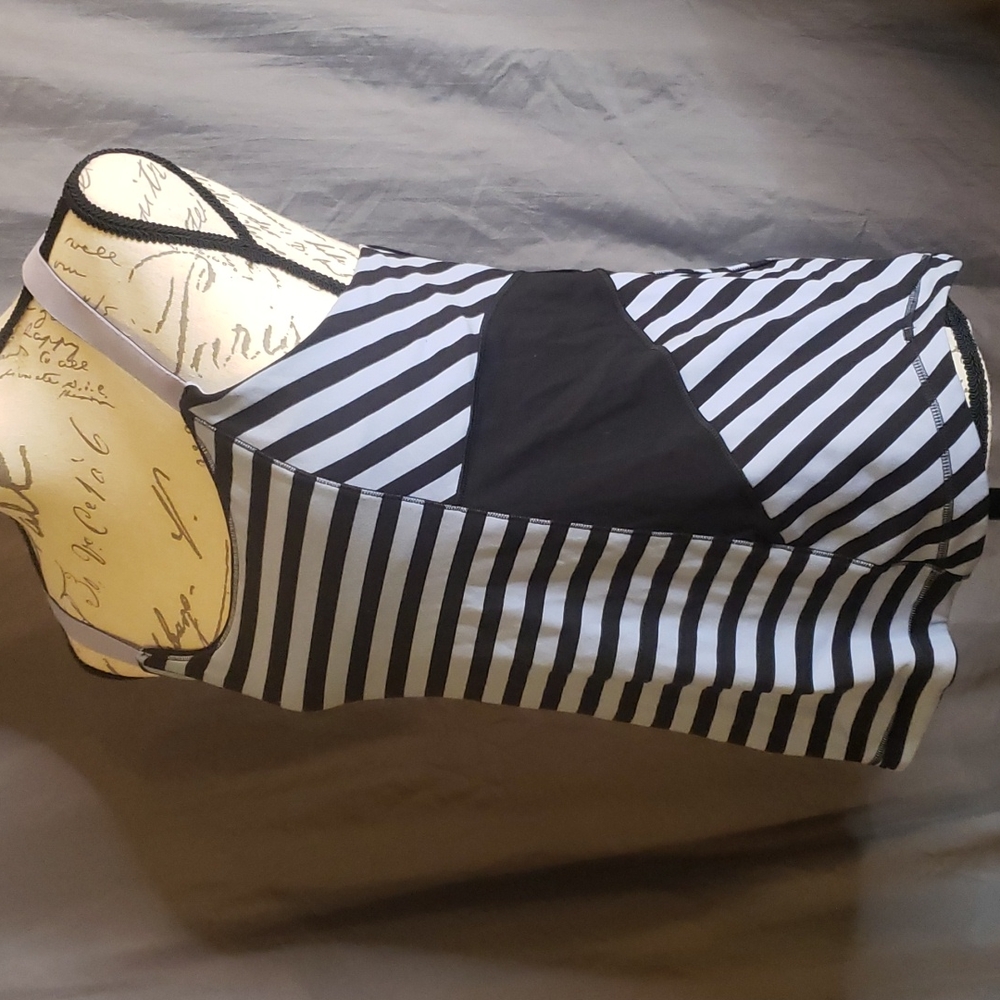 Lululemon striped tanktop built in bra size 12